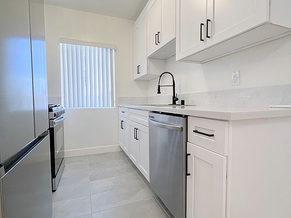 3rd image of 5950 Whitsett Ave #6c34c7c45