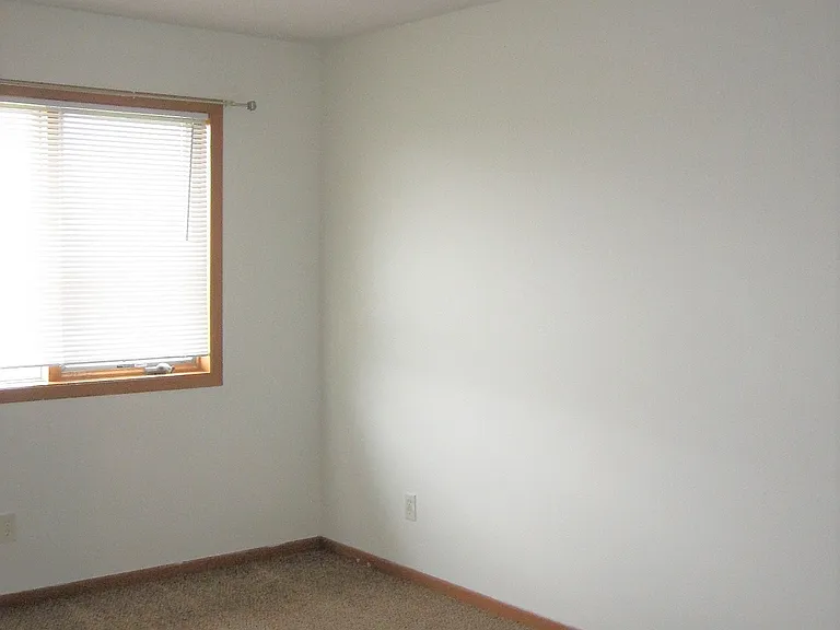 626 W 8th St — Photo 10