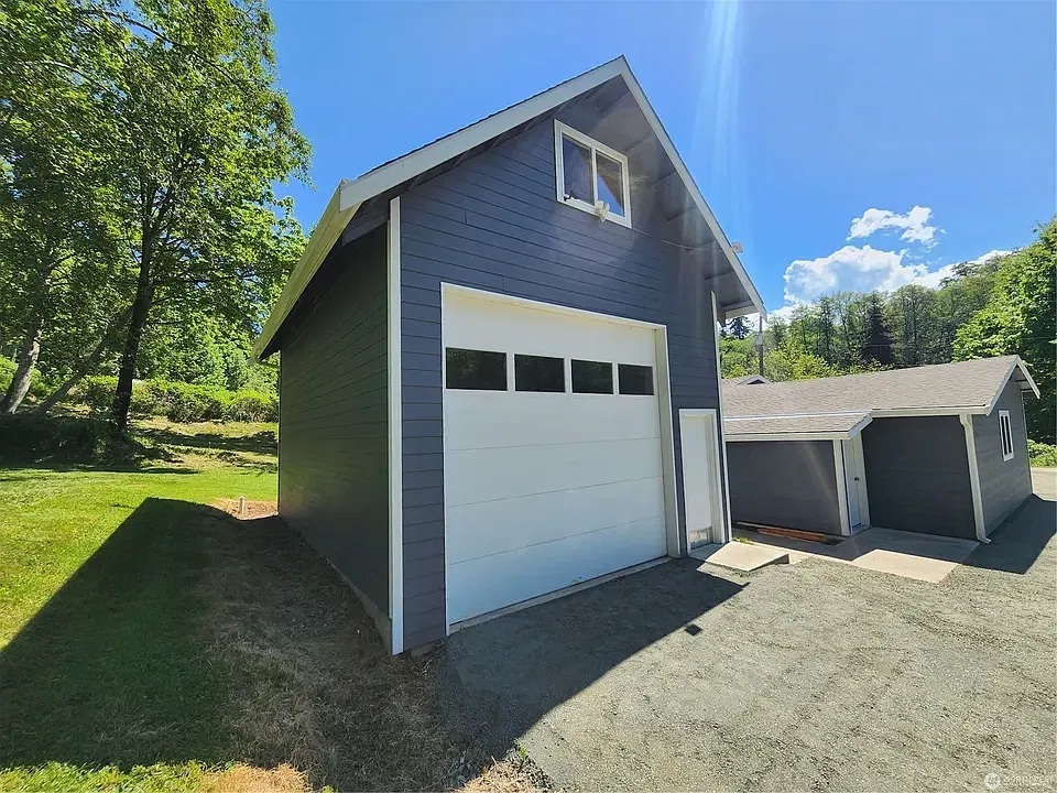 2033 E Keller Dr