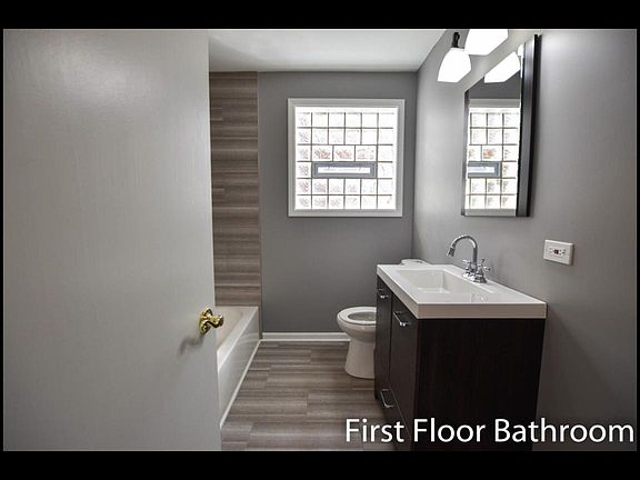 3rd image of 10951 S Ewing Ave #1