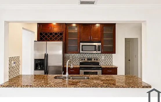 4 bed, $4,100 — Photo 2