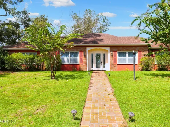 15374 Cedar Ct, Gulfport, MS 39503