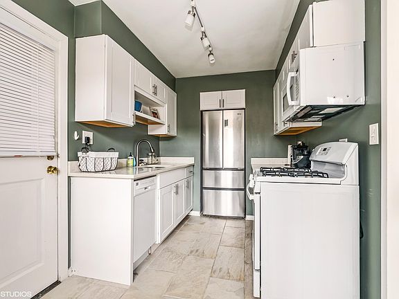 4th image of 684 Park Ave W