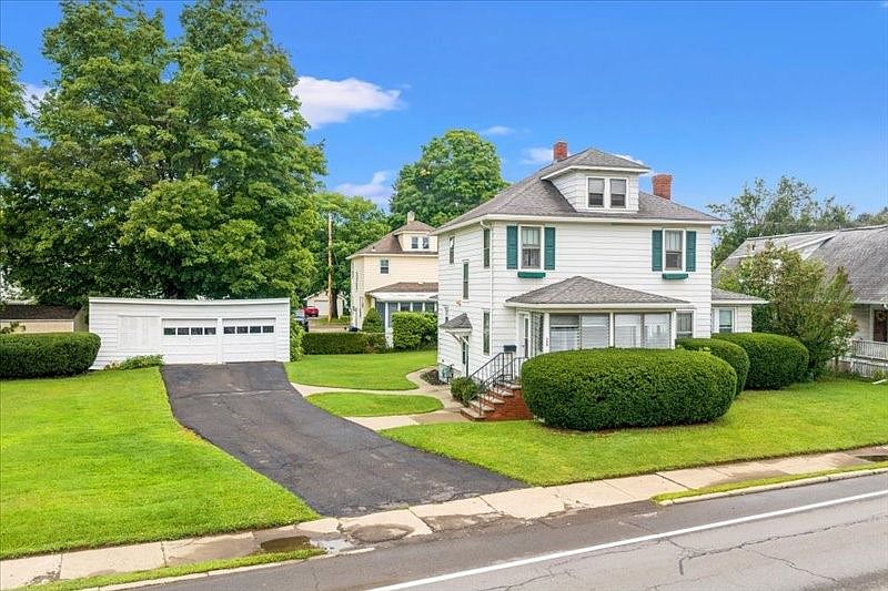 1st image of 455 Riverside Dr