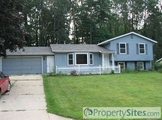 4665 Breckenridge Dr NE, Grand Rapids, MI 49525