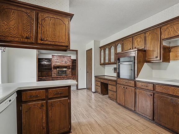 5th image of 9612 S Blackwelder Ave