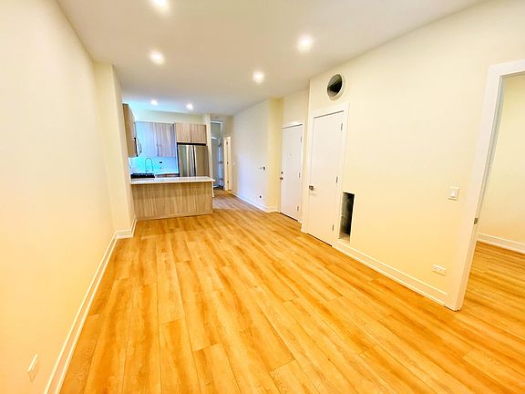 5th image of 1822 N Wolcott Ave