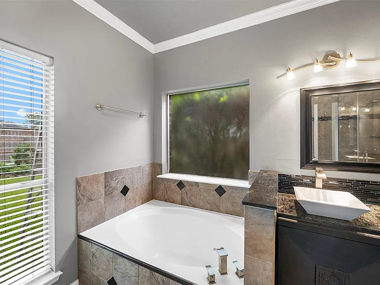 7914 Millbrook Dr — Photo 10
