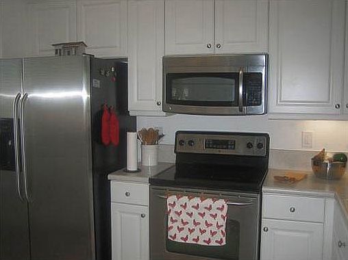 3rd image of 3600 Oaks Clubhouse Dr APT 403