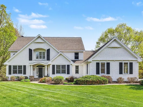 1670 Flowers Crossing Dr NE, Grand Rapids, MI 49525