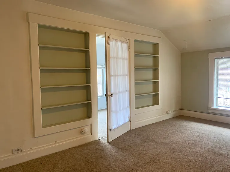 Third Avenue Apartments — Photo 16