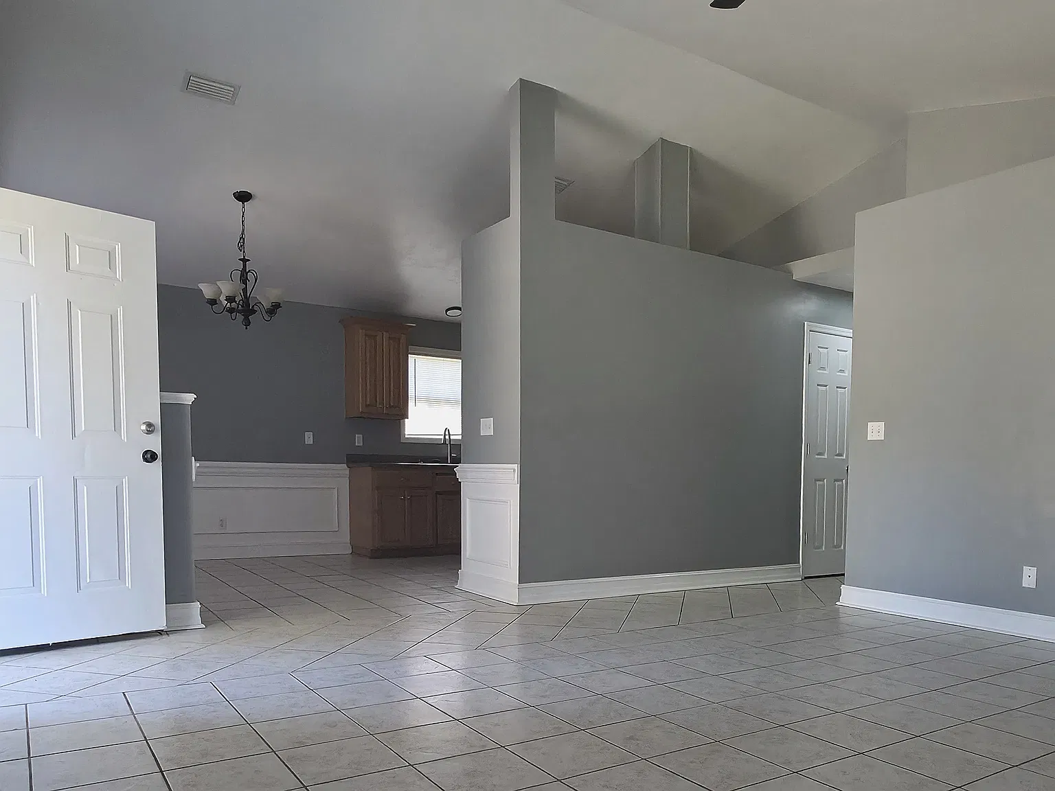 3 bed, 1372 sqft, $1,700 — Photo 3