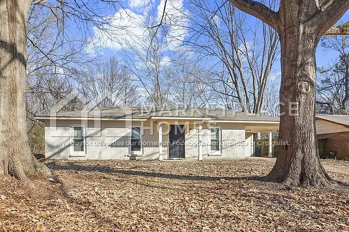 3 bed, 1.0 bath, 1192 sqft, $1,325 — Photo 1