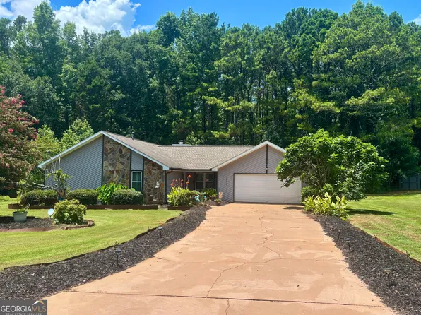 125 Grandchester Way, Fayetteville, GA 30215