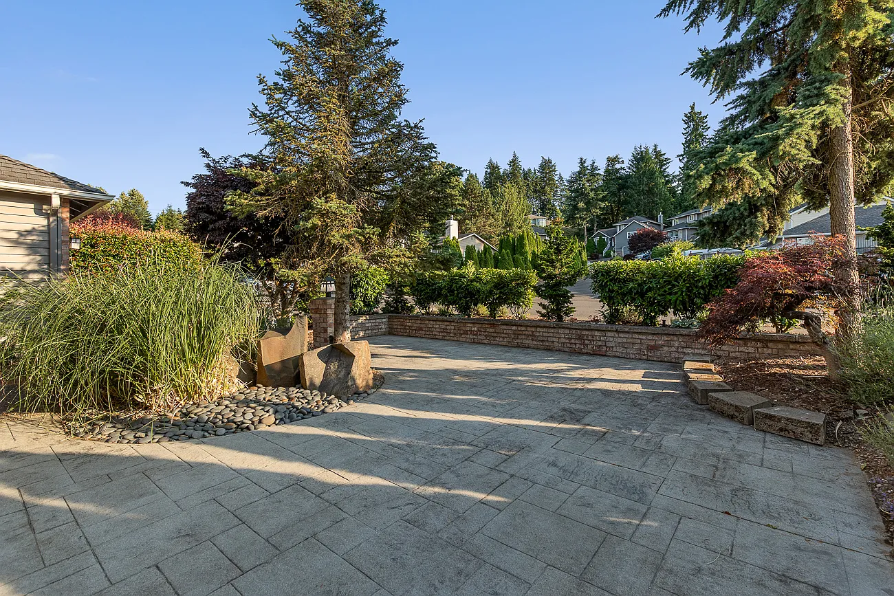 4 bed, 2.5 bath, 2080 sqft, $3,600 — Photo 3