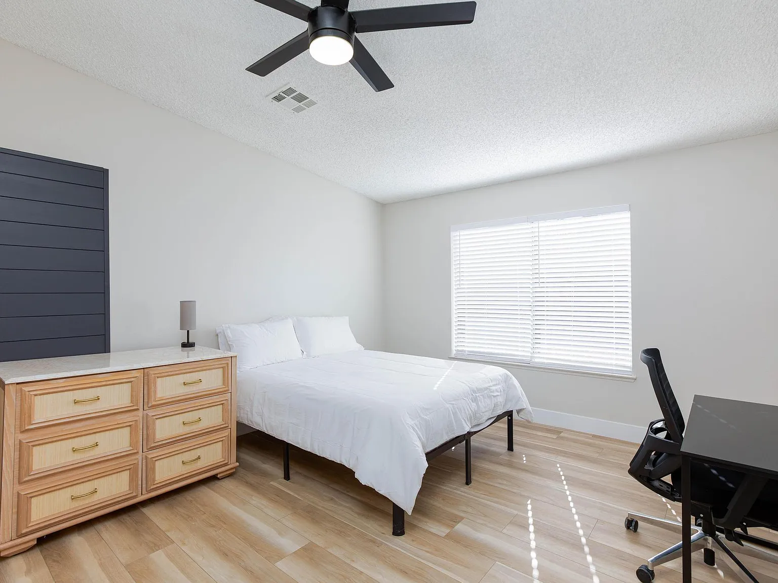 4 bed, 2.0 bath, 1750 sqft, $866 — Photo 1