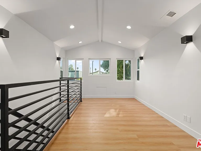 2522 Armacost Ave — Photo 30