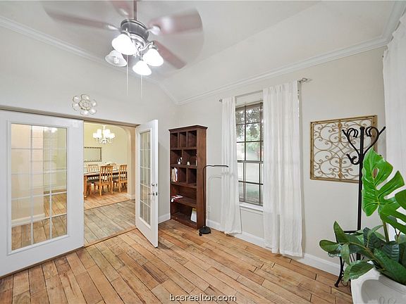 4th image of 6423 Silver Crescent Dr