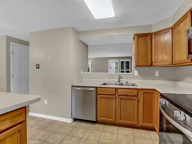 437 Ashton Ln — Photo 24