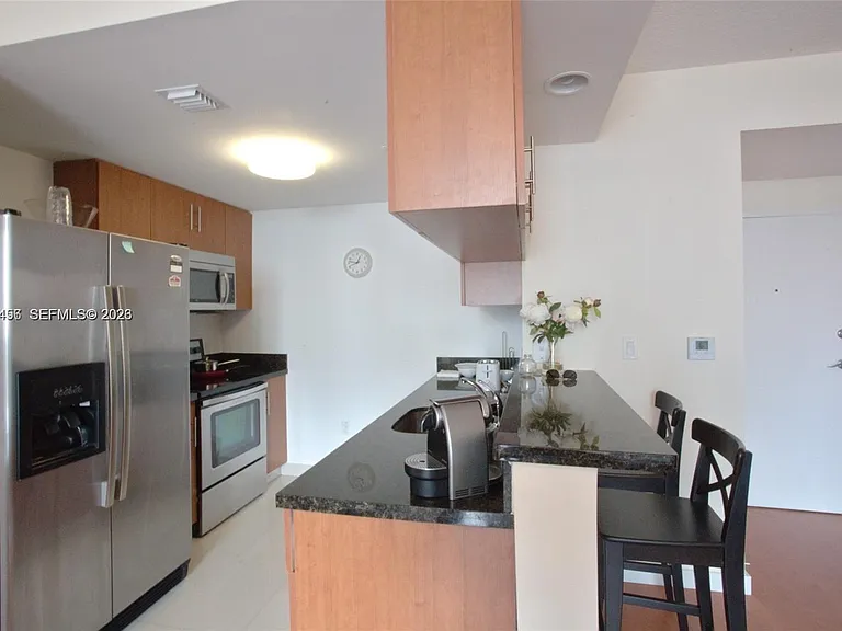 601 NE 23rd St #1004 — Photo 6