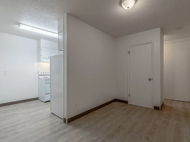 Riviera Apartments — Photo 18