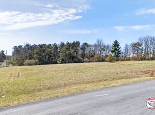 997 Woodlands Cir, Crossville, TN 38571