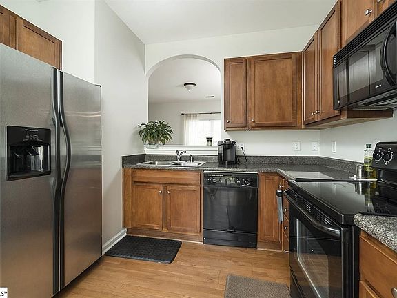 5th image of 123 Pine Walk Dr