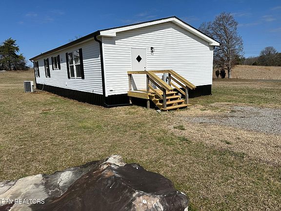 4th image of 165 Tower Rd