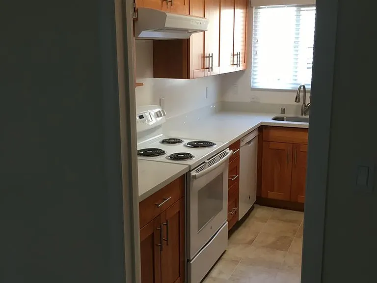 400 Ravenswood Ave — Photo 3