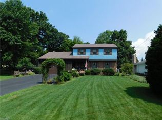 1292 Meadow Ln, Poland, OH