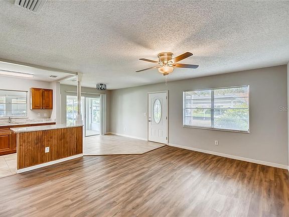 2nd image of 906 Hendon Ct #906