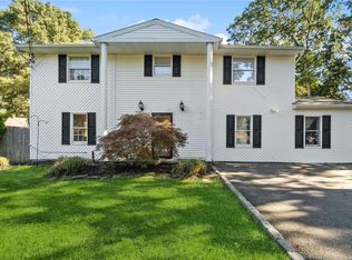 45 Autumn Dr, Mount Sinai, NY 11766