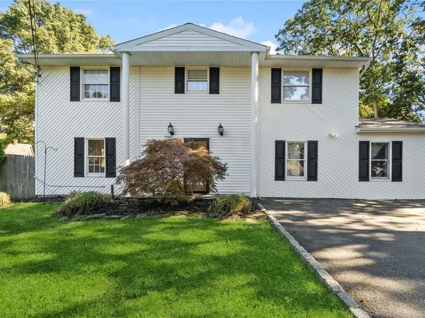 45 Autumn Drive, Mount Sinai, NY 11766