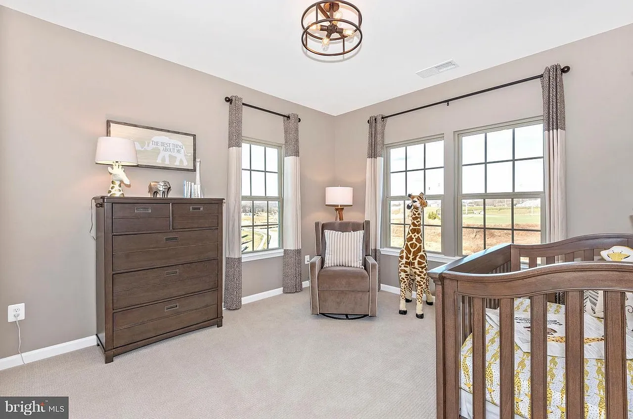3 bed, 2.5 bath, 2800 sqft, $3,000 — Photo 3