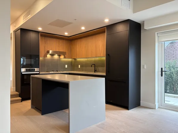 125 W 41st Ave, Vancouver, BC V5Y 2S2
