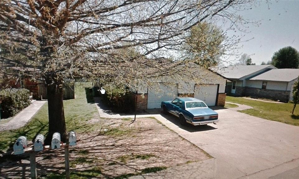 2nd image of 2005 Sycamore Pl
