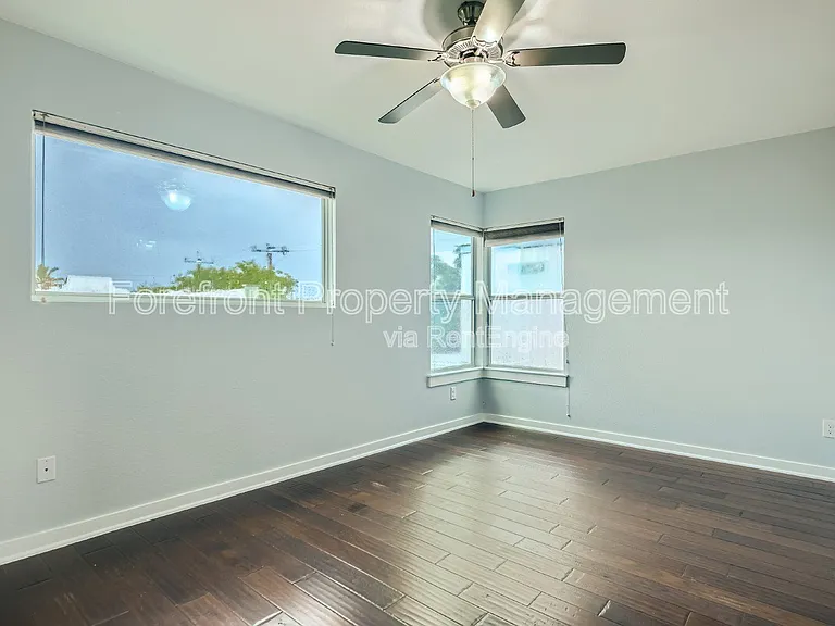 126 E Myrtle St — Photo 17