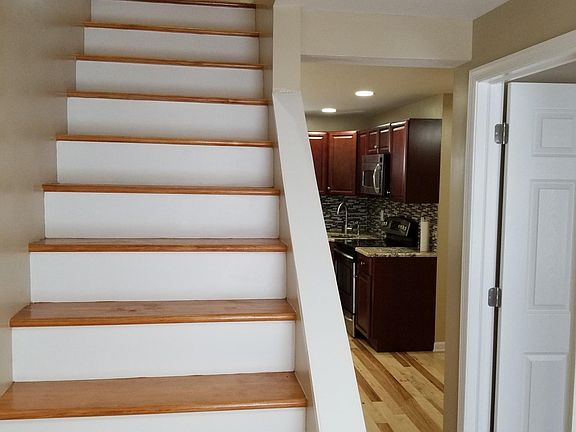 4th image of 2028 Plum St Floor 2