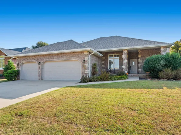 2426 S April Avenue, Springfield, MO 65807