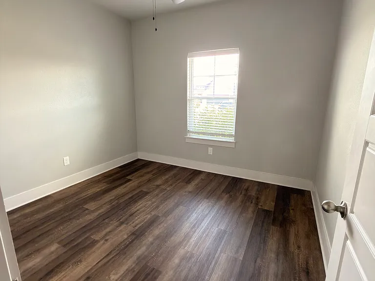 1202 Delmar Dr — Photo 12