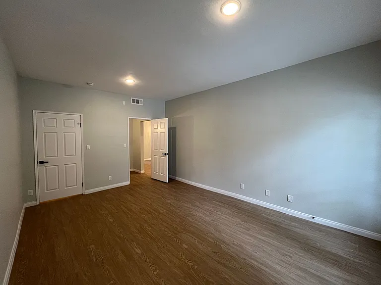 1620 South Bentley Ave — Photo 27