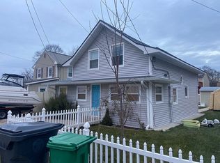 28 Guild Ave, Warwick, RI 02889