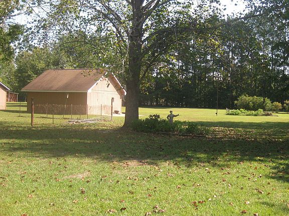 outbuilding 25' by 25'