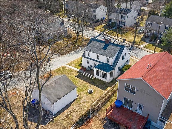 3rd image of 209 Bourne Ave