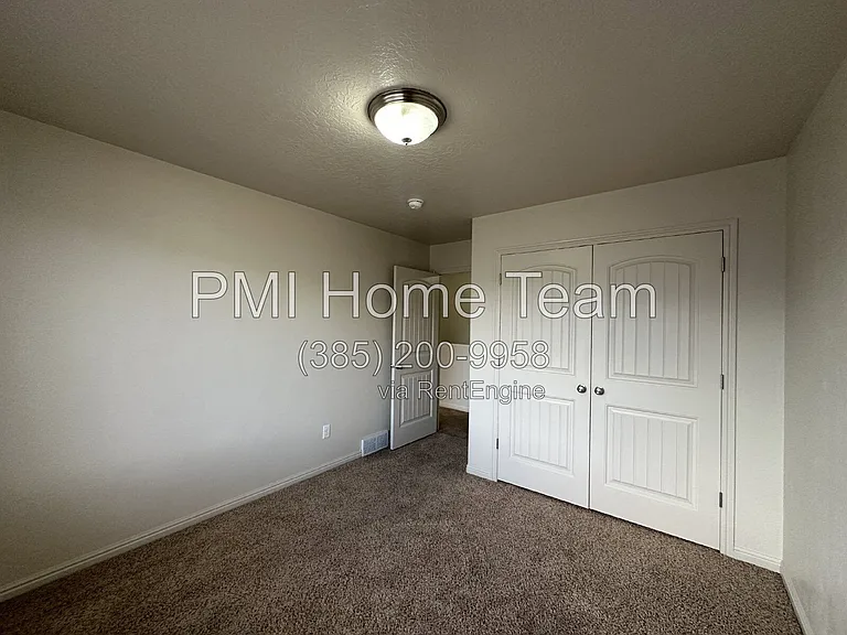 2414 S Andover St — Photo 17