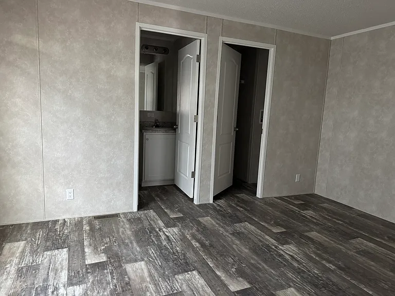2300 Lafayette Ave #1 — Photo 4