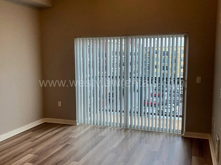 203 E Laurel St — Photo 175