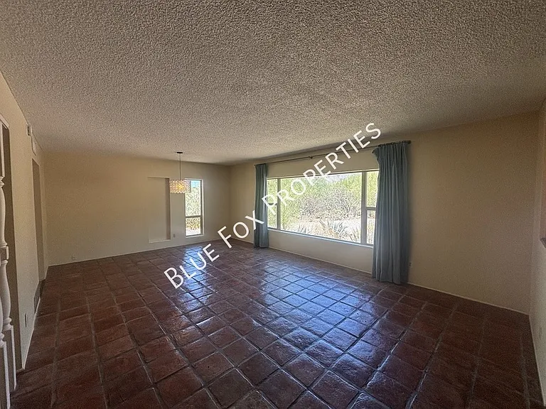 6521 N Calle Padre Felipe — Photo 11
