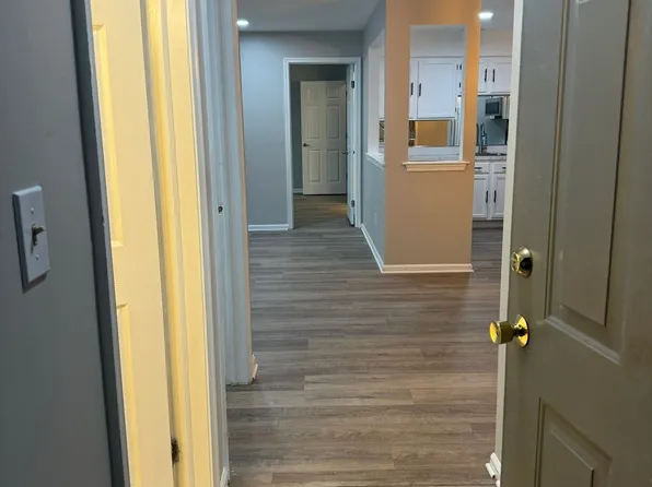 1024 Waterford Dr, Edison, NJ 08817
