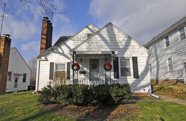 1st image of 1017 E Irvington Ave